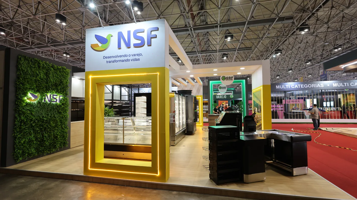 Stand da NSF montado pela Griffin Montagens em feira de negócios