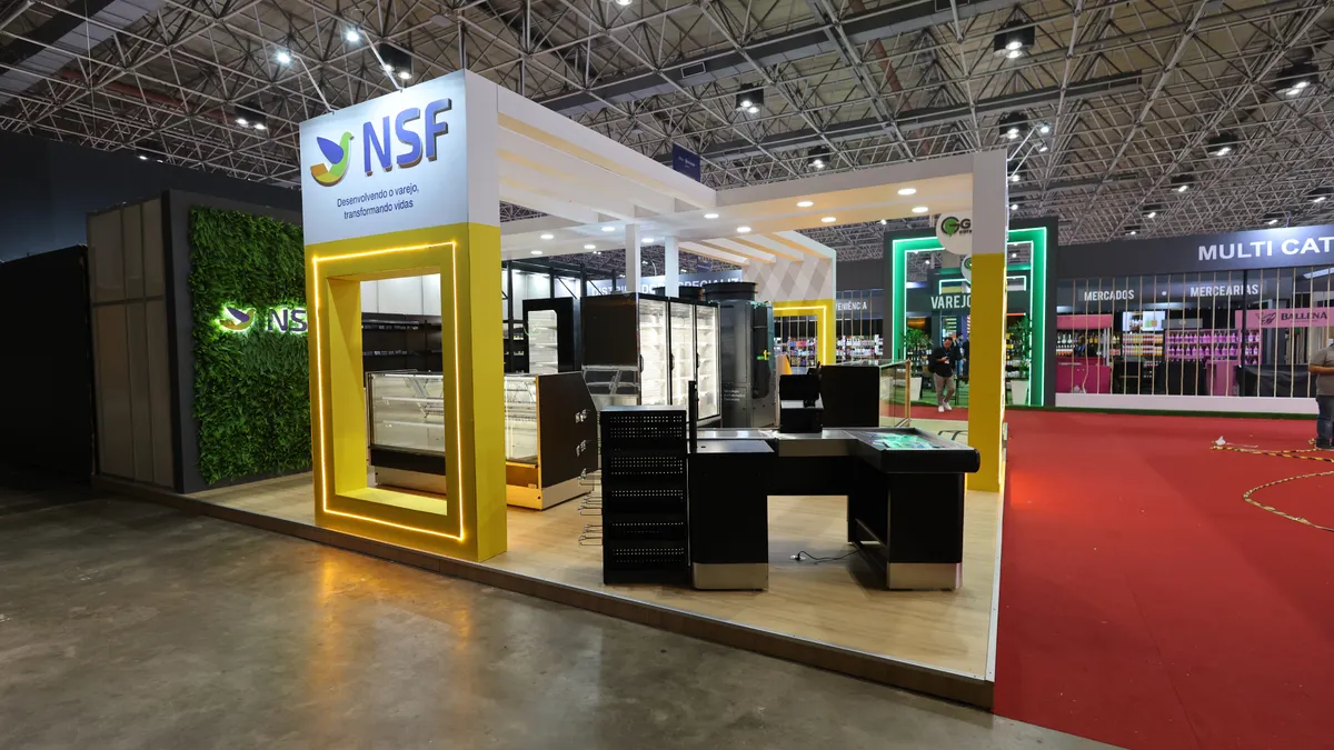 Stand da NSF montado pela Griffin Montagens em feira