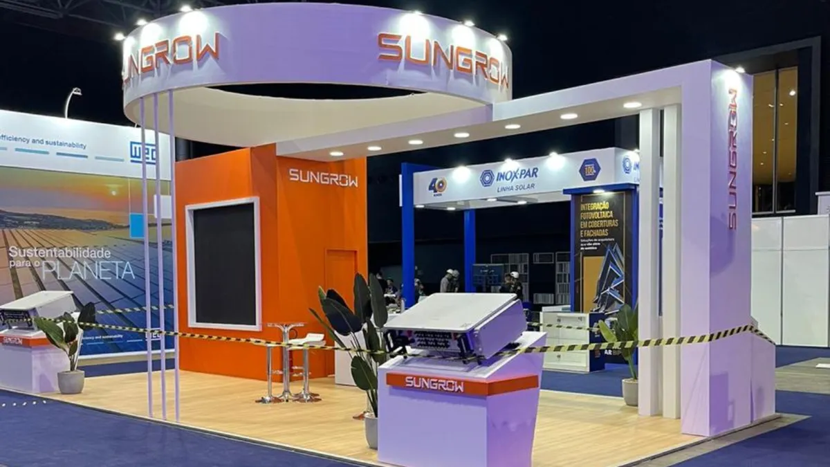 Stand da Sungrow montado pela Griffin Montagens em feira